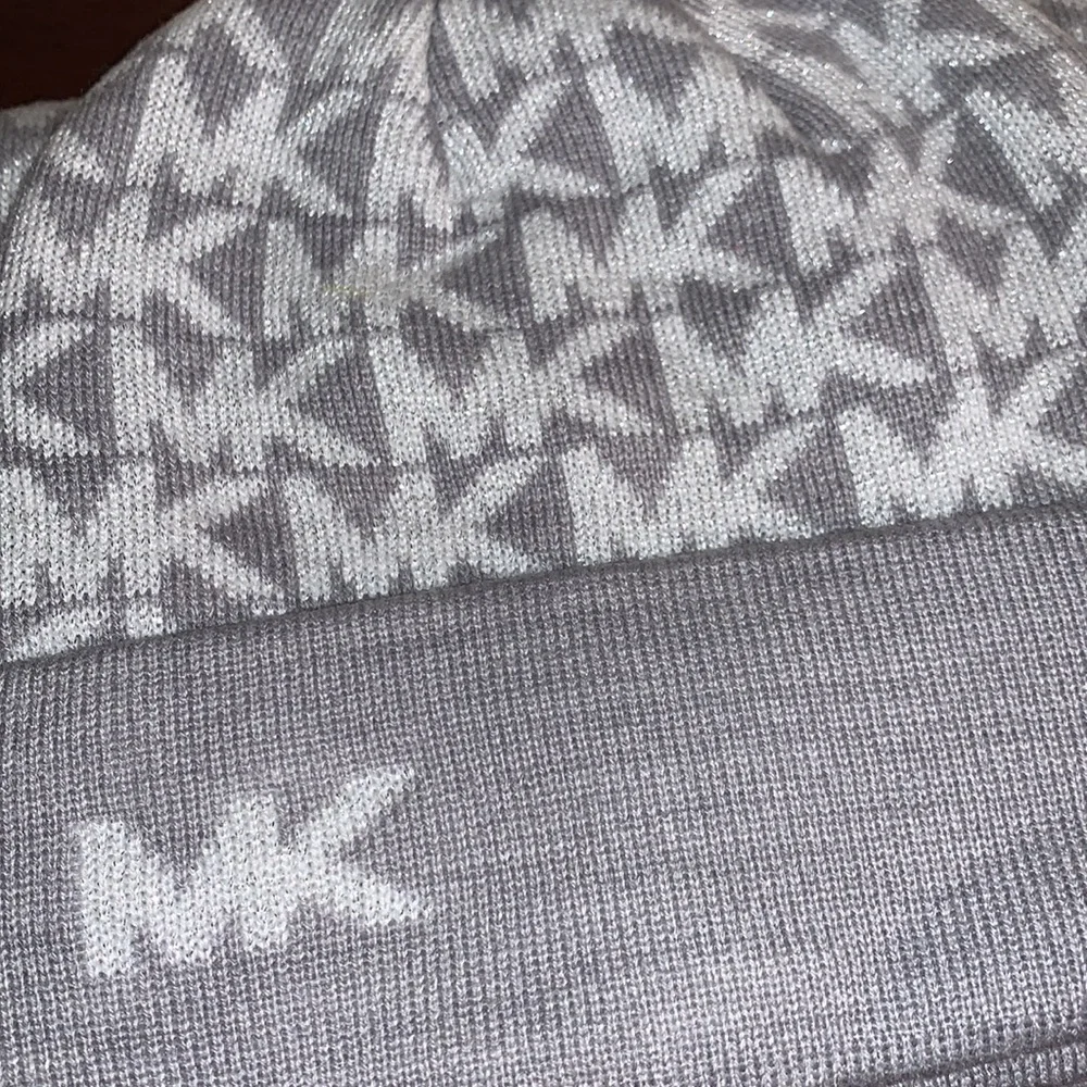 MICHAEL KORS BRAND NEW WITH TAGS SPARKLE LOGO MATCHING HAT & SCARF SET